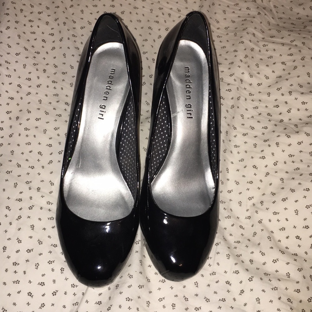 BLACK HEELS